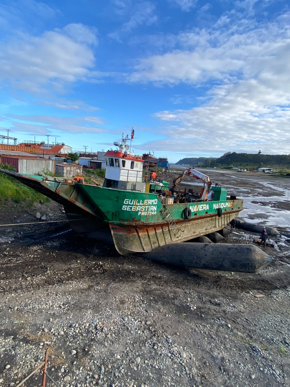 Maniobra de varada de embarcación